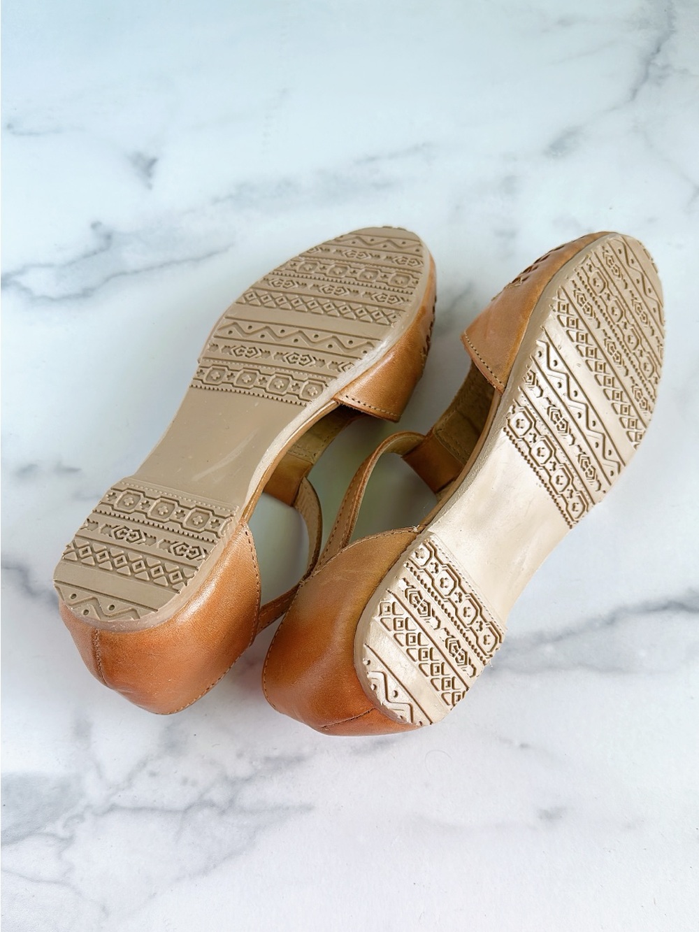 Sbicca Women's Tan Leather T-Strap Woven Flats - Picture 6 of 6